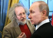 Wladimir Putin hat seine eigene Theorie über den Unterschied zwischen Feinden und Verrätern. Alexei Wenediktow, Chef des Radiosenders "Echo Moskau", erklärt, warum Putin mit Verrätern keine Gnade hat.