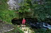 Im Höhlensystem von Vallorbe will Uli Kunz den verborgenen Lauf des Wassers erkunden.