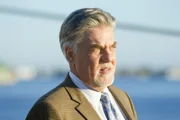 Korsak (Bruce McGill) muss den Mord an einer Frau aufklären, die 'undercover' auf den Docks von Boston gearbeitet hat.