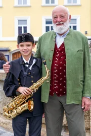 Sepp Forcher und Jungmusikant.