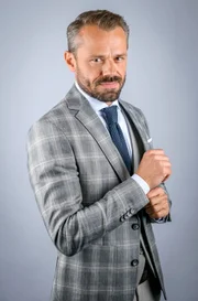 ARD PROGRAMMDIREKTION STURM DER LIEBE, montags bis freitags um 15.10 Uhr im Ersten. Neu im Haupcast der 17. Staffel "Sturm der Liebe": Sven Waasner übernimmt ab Folge 3493 (voraussichtlicher Sendetermin: 18. November) die Rolle des Erik Vogt.