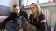 Farina und Mike überlegen, ob sie ihre Hündin Amy einschläfern lassen müssen.
