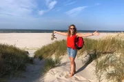 Keine Strandkörbe, aber viel Ruhe und einen fast 900 Meter breiten weißen Sandstrand, findet Moderatorin Tamina Kallert im Osten von Wangerooge.