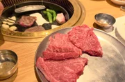 Im ganzen Land und vor allem unter Gastronomen ist das Fleisch des Hanwoo-Rindes heiß begehrt. Es steht in den renommiertesten südkoreanischen Restaurants auf der Speisekarte.
