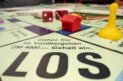 Das Brettspiel „Monopoly“ erobert seit mehr als hundert Jahren die Welt: Es wird in zahlreichen Ländern verkauft und erzielt Millionenumsätze pro Jahr.