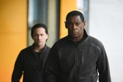 Querl Dox (Jesse Rath, l.); J'onn J'onzz (David Harewood, r.)