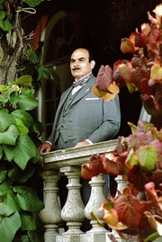 David Suchet (Hercules Poirot).
