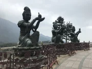 Statuen in Hongkong, wo das Kreuzfahrtschiff "Grand Lady" während der Dreharbeiten zu Staffel 8 der ARD-Doku-Serie "Verrückt nach Meer" Halt macht.
