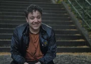 Jaksch (Jakob Schreier) lächelt trotz aller Pannen.