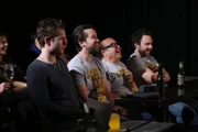 (v.l.n.r.) Dennis Reynolds (Glenn Howerton); Mac (Rob McElhenney); Frank Reynolds (Danny DeVito); Charlie Kelly (Charlie Day)