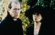 Noch wahren sie ihre Schlafzimmer-Geheimnisse, die Eheleute Owen (Alan Howard) und Louise August (Celia Imrie).