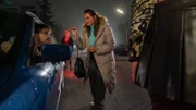 Nachgestellte Szene: Eine junge Frau prostituiert sich gelegentlich auf dem Straßenstrich. Eines Abends steigt sie zu ihrem Mörder ins Auto.
