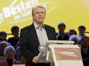 S+DWESTRUNDFUNK DIE BESTEN IM S+DWESTEN, Quiz mit Frank Elstner, mit je einem Kandidaten aus den drei BundeslSndern Baden-WYrttemberg, Saarland und Rheinland-Pfalz mit Fragen rund um die Region SYdwesten, jeweils mittwochs um 22:00 Uhr im SWR Fernsehen. Moderator Frank Elstner. © SWR/Gitzinger - honorarfrei, Verwendung nur im Zusammenhang mit o.g. Sendung bei Nennung: "Bild: SWR/Gitzinger" (S 2). SWR-Pressestelle/Fotoredaktion, Tel. 07221/929-2287,-3852 oder Fax-2059.