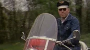 Kappe statt Helm: Harley-Fahrer in Berlin.