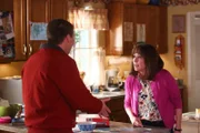 Dr. Ted Goodwin (Jack McBrayer, l.); Frankie (Patricia Heaton, r.)