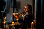 Michael Kessler als Antoine Laurent des Lavoisier. Der Chemiker entdeckte im 18. Jahrhundert die Rolle es Sauerstoffs bei der Verbrennung.