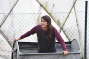 Christian trifft seine Ex-Freundin Josie (Joanna Kitzl) in der Mülltonne wieder. Hat sie die Trennung von ihm damals nicht verkraftet und ist deshalb nun in dieser prekären Situation?
