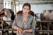 Hofarbeit hat sich Lilli Gruber (Ronja Forcher) einfacher vorgestellt, als sie sich breitschlagen ließ, ihrem Vater Hans unter die Arme zu greifen.
