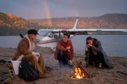 Charlie Hudson (John Reardon, m.), Sarah Truong (Mayko Nguyen, r.)