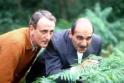 Hugh Fraser (Captain Haistings), David Suchet (Hercules Poirot).