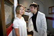 Hannah (Laura Osswald, l.) stockt der Atem, als Bruno (Tim Sander, r.) ihr seine Liebe gesteht.