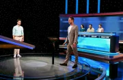 Moderator Alexander Bommes mit den Kandidat:innen: Radiomoderator Sebastian Schaffstein, Anne Zeitler, Tim Ehrenfels und Miriam von Stern.