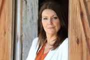 Dr. Anna Wolf (Fiona Allen) hängt sehr an ihrer erfolgreichen Karriere. Nachdem ihr Mann jedoch von Esther wegen sexueller Belästigung gemeldet wurde, konnte dies auch ihrem Ruf schaden. Nahm sie das Problem selbst in die Hand?