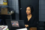 Steht Carrie und Al bei den Ermittlungen bei: Nina (Daya Vaidya) ...