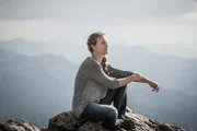 Katharina Selig (Alessija Lause) braucht Zeit zum Nachdenken - sie muss eine schwierige Entscheidung treffen.
