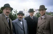 Philip Jackson (Chief-Inspector Japp), David Suchet (Hercules Poirot), Ronald Hines, Hugh Fraser (Captain Haistings).