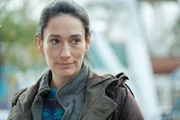 Tina Noakes (Sian Clifford)