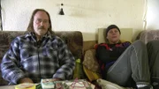 Kein Strom, kein fließendes Wasser, keine Sanitäranlagen und 31 Haustiere: Heike (50) und Achim (61) leben in unhaltbaren Zuständen.