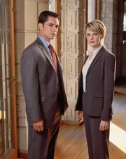 (2. Staffel) - Nicht immer kommt Det. Lilly Rush (Kathryn Morris, r.) bei der Aufklärung allein zu recht. Deshalb wird sie von ihrem Kollegen Detektiv Scott Valens (Danny Pino, l.) tatkräftig unterstützt ...