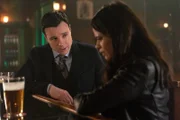 Harry Greenwood (Rupert Evans, l.); Mel Vera (Melonie Diaz, r.)