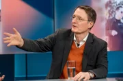 Zu Gast bei Louis Klamroth: Karl Lauterbach (SPD, Bundesgesundheitsminister, hat in Harvard promoviert).