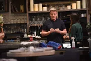 Gordon Ramsay (l.)