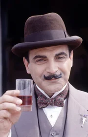 David Suchet (Hercules Poirot).