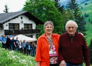 SRF bi de Lüt Wunderland - Engstligental BE Staffel 4, Episode 6 Martha und Gottfried Schranz mit 13 von ihren insgesamt 16 Kindern im Hintergrund