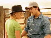 Jake (Charlie Clausen) hat Becky (Jessica Napier) verheimlicht, dass er der Sohn eines reichen Gestütsbesitzers ist.