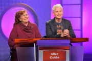 Das Rateteam Alice Hoffmann und Guido Cantz ist bereit für kniffelige Fragen aus dem prallen Leben beim Wissensquiz „Meister des Alltags“.