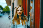 Für ihr neues SWR-Doku-Format „Friederike klopft an" trifft Schauspielerin Friederike Kempter engagierte und besondere Frauenpersönlichkeiten.