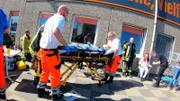 Feuerwehrleute an der Unfallstelle.