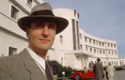 Hugh Fraser (Captain Haistings).
