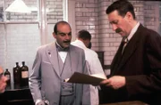 RETEQUATTRO NELLA FOTO: DAVID SUCHET (HERCULE POIROT) E PHILIP JACKSON (ISPETTORE JAPP) IN UNA SCENA