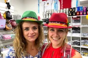 Porto Belo in Brasilien. Ausflug nach Blumenau mit Christine Spindler (links) und Lisa Forster.