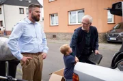Timmie findet den Zwist zwischen Vater Michael und Opa Werner doof.