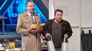 Tatsächlich ergattern sich Günther (Armin Rohde, r.) und Wolfgang (Ludger Pistor, l.) einen Startplatz bei der Show.