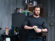 Kenny Crosby (Kellan Lutz)