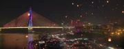 Beleuchtete Brücke in Wuhan