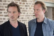 Eine Frau und zwei Männer (Christoph Grunert, r., David C. Bunners, l.). Für Mick steht sofort fest, dass einer der beiden der Täter sein muss. Aber stimmt das auch?